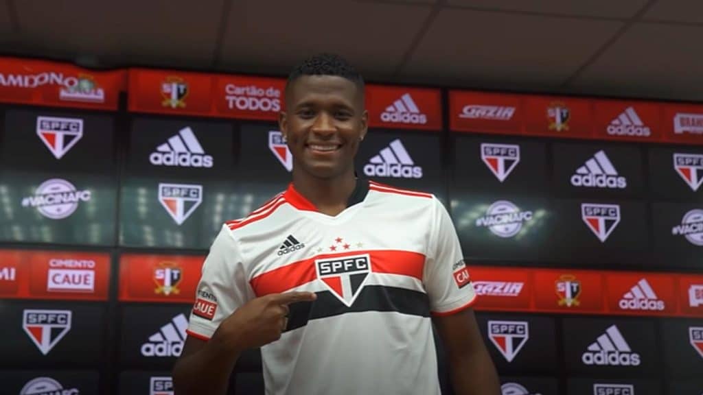 Grêmio encaminha contratação de Orejuela, do São Paulo