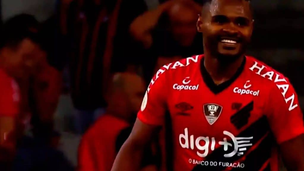 São Paulo anuncia a contratação do atacante Nikão, ex-Athletico