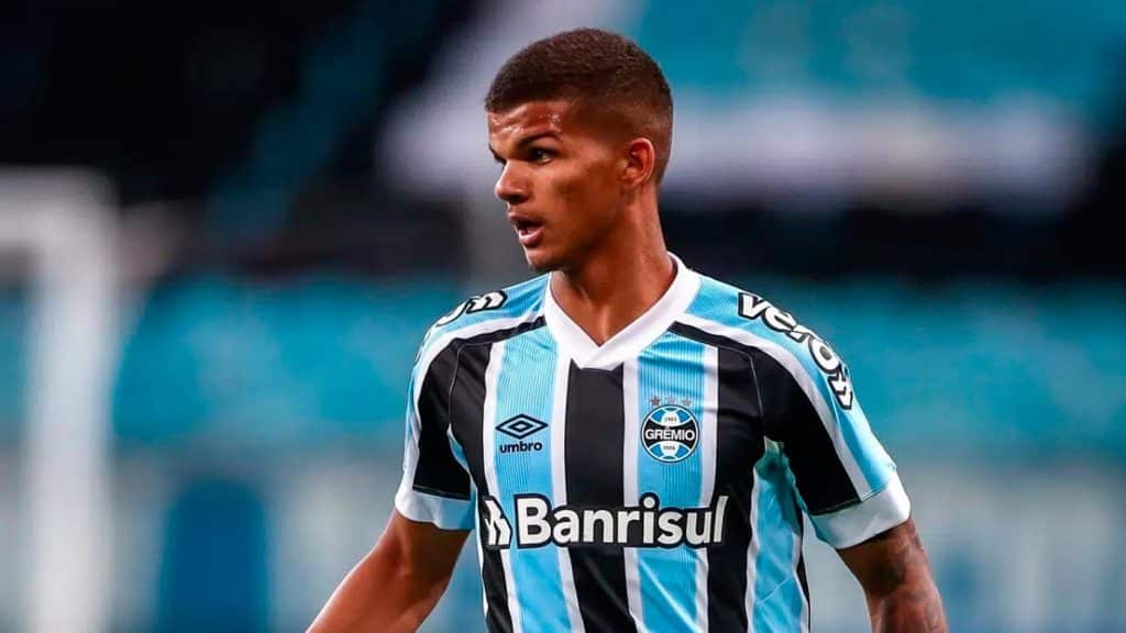 Mateus Sarará, do Grêmio, recebe consulta dos Emirados Árabes