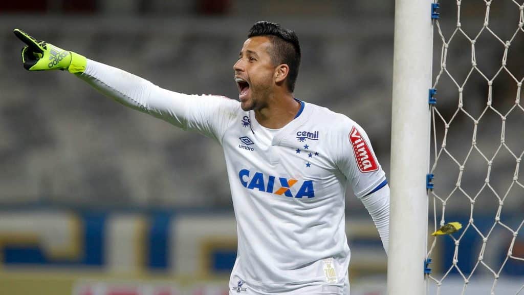 Fábio ex-Cruzeiro, pode assinar com o América-MG