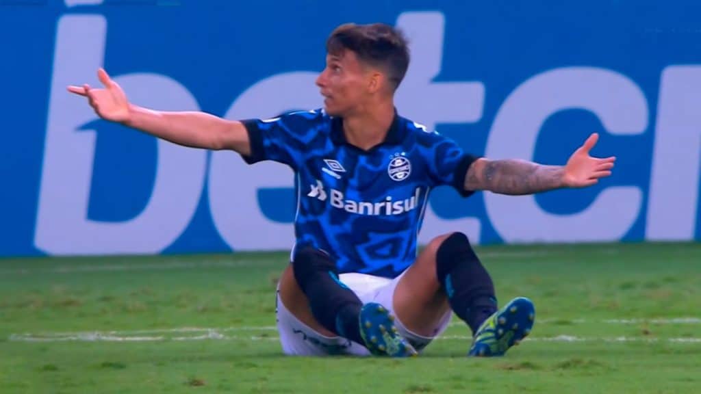 Grêmio anuncia renovação de contrato com Ferreirinha até 2024