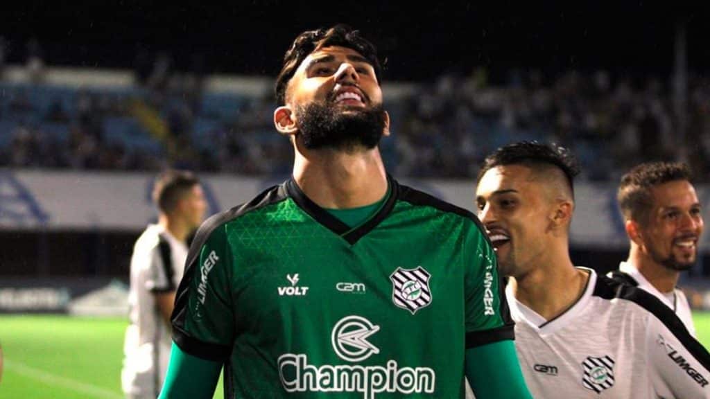 Emprestado pelo Inter, Vítor Hugo conquista título com o Figueirense