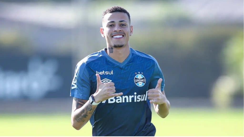 Grêmio acerta a transferência de Patrick ao Santa Clara, de Portugal