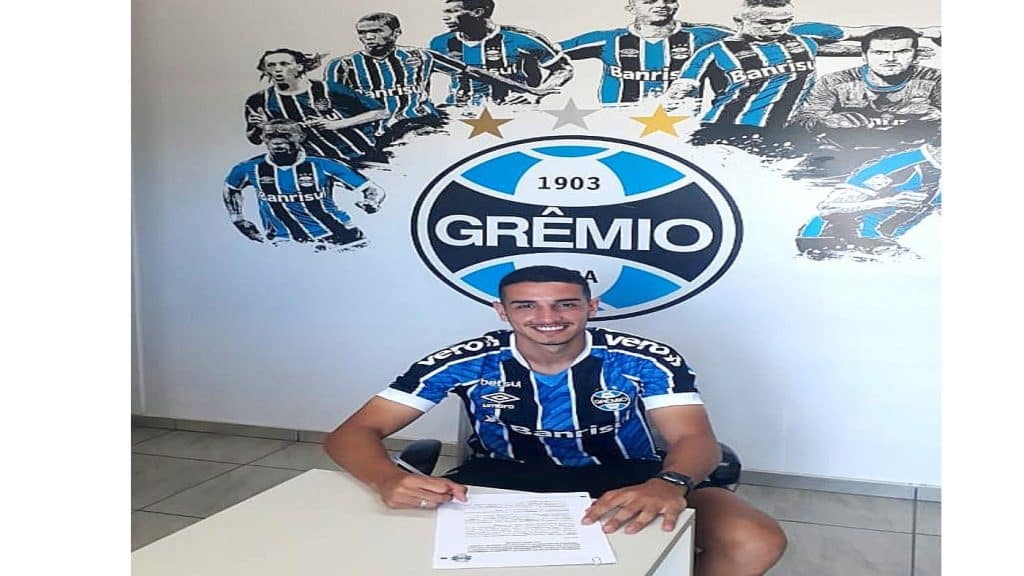 Saída de bola qualificada e meia de origem: conheça o volante Gazão, do Grêmio