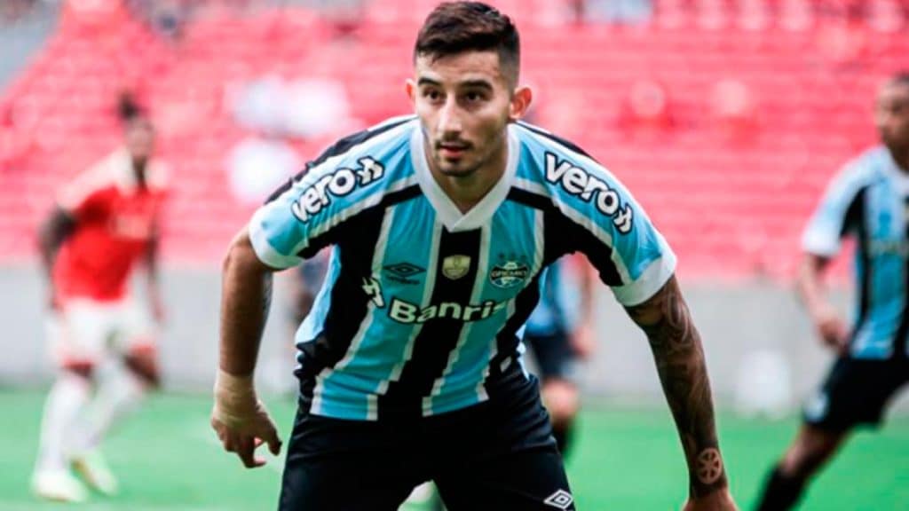 Com ótimos números, Villasanti ganha destaque com a camisa do Grêmio