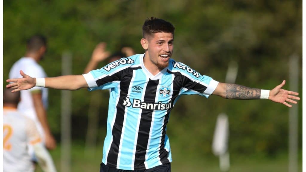 Após o empréstimo ao Barra/SC, Léo Fenga é promovido ao Grupo de Transição do Grêmio