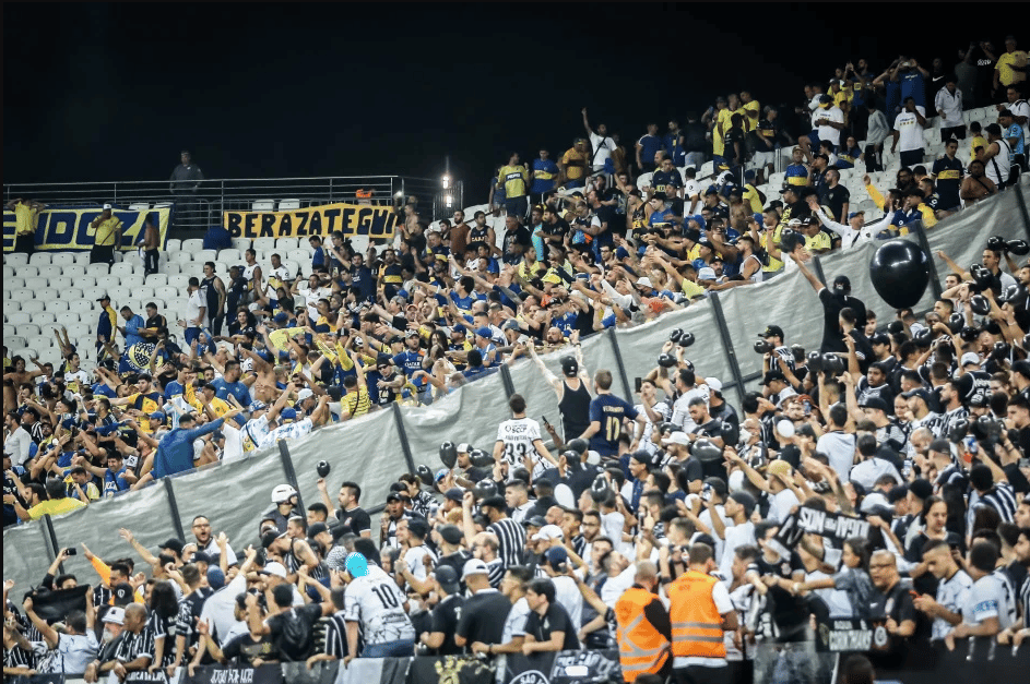 Corinthians: torcedores do Boca são liberados após atos rascistas