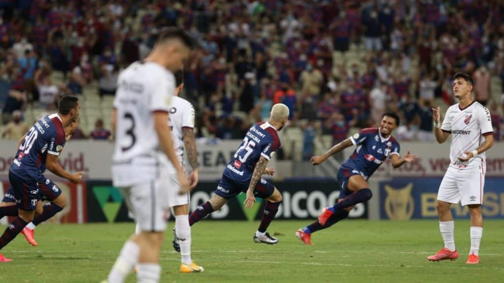 Fortaleza x Athletico Paranaense: onde assistir ao vivo, horário e escalações