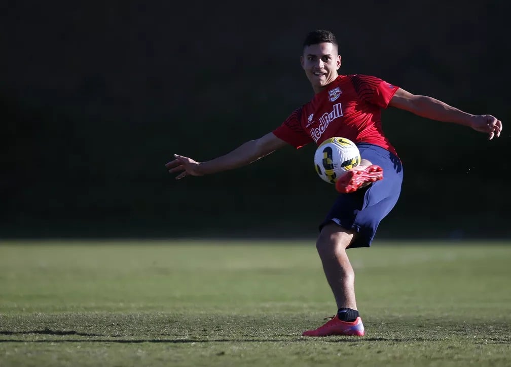 RB Bragantino se apresenta com novidades entre os jogadores