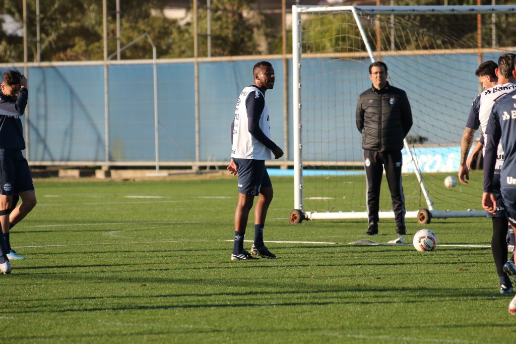 Jogadores do Grêmio discutem em treino