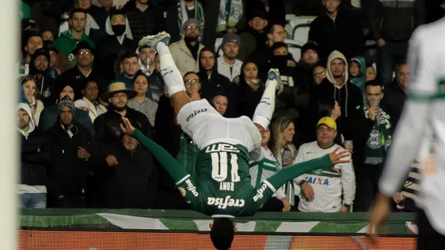 Palmeiras segue dominando os rivais e vence o Coritiba fora de casa