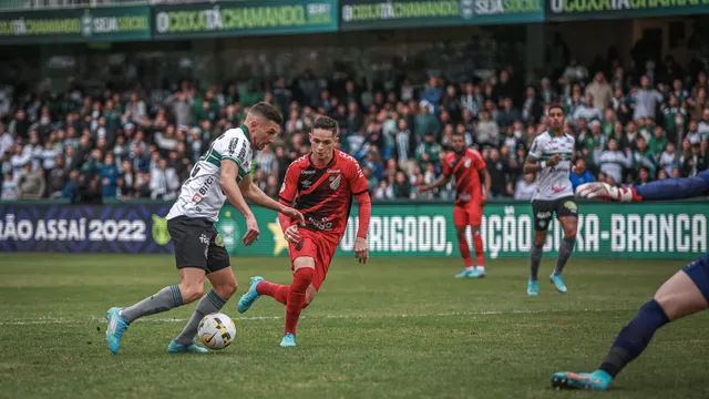 Athletico Paranaense vence o Coritiba, veja os melhores momentos