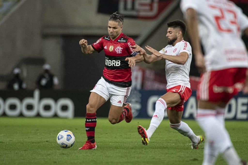 Internacional x Flamengo: onde assistir ao vivo, horário e escalações