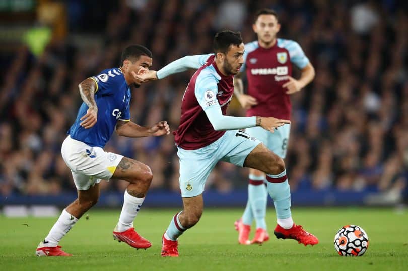 Everton perto de fechar com Dwight McNeil, do Burnley