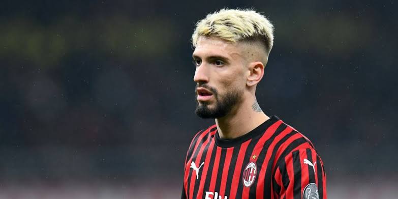 Samu Castillejo deixa Milan rumo ao Valência gratuitamente, diz jornalista