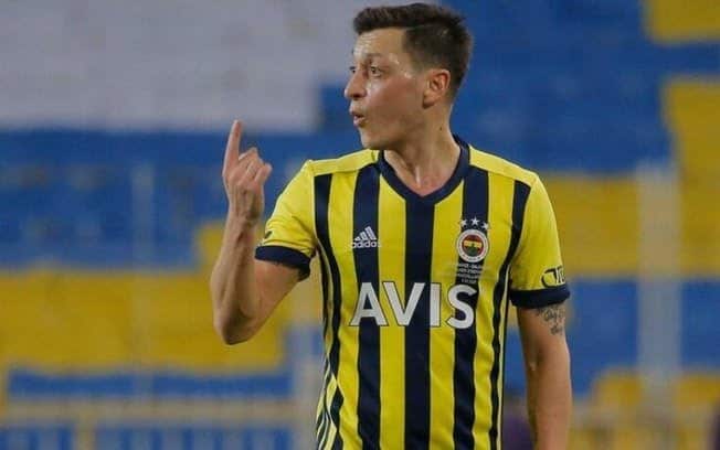 İstanbul Başakşehir contrata ex-Fenerbahçe e campeão da Copa do Mundo, Mesut Özil