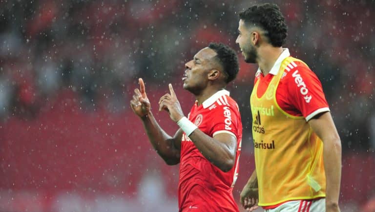 Com gol nos acréscimos, Internacional vence América-MG - Veja os melhores momentos