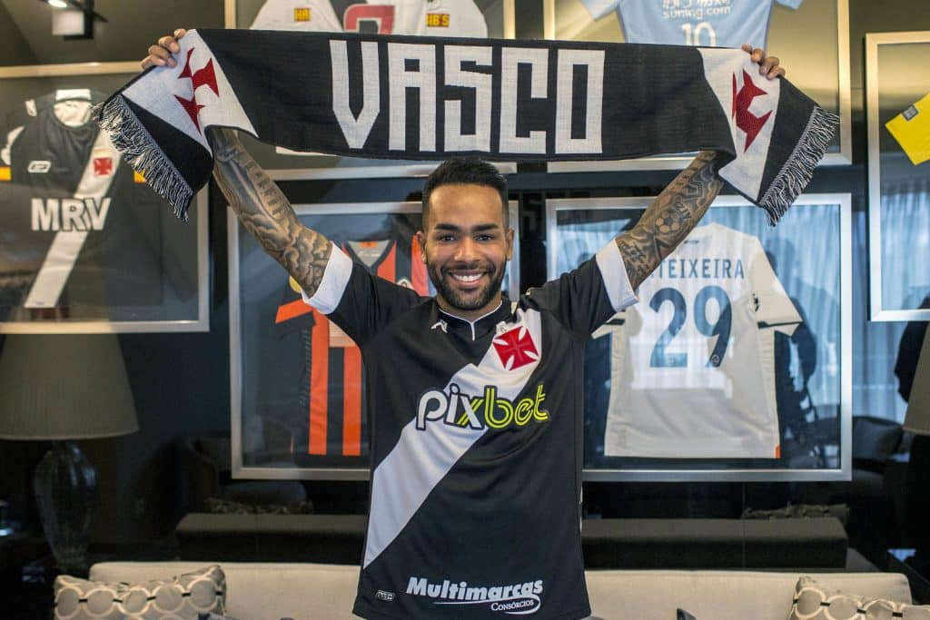 Vasco anuncia a contratação de Alex Teixeira