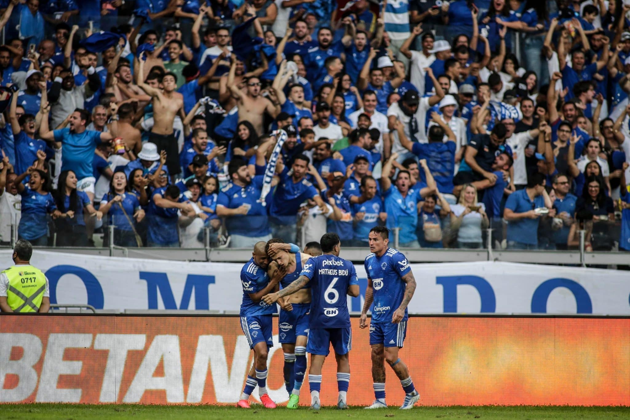 Após vitória contra o Bahia, Cruzeiro supera 99% de chance de voltar à Série A