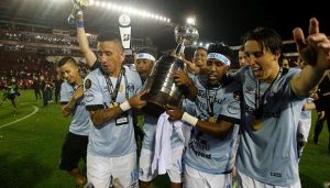 Lucas Barrios próximo de ser o novo reforço do Brusque