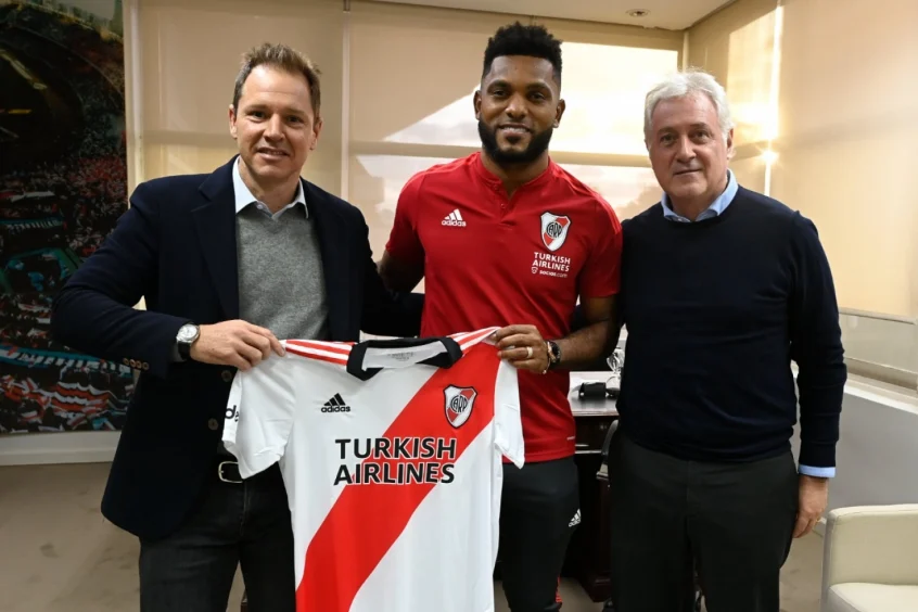 River Plate anuncia contratação de Miguel Borja