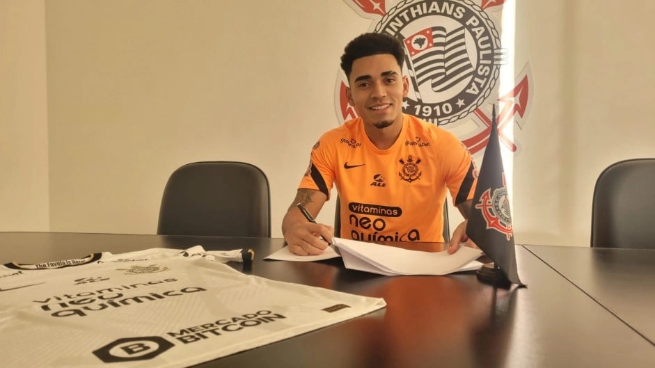 Corinthians renova com Du Queiroz até dezembro de 2025