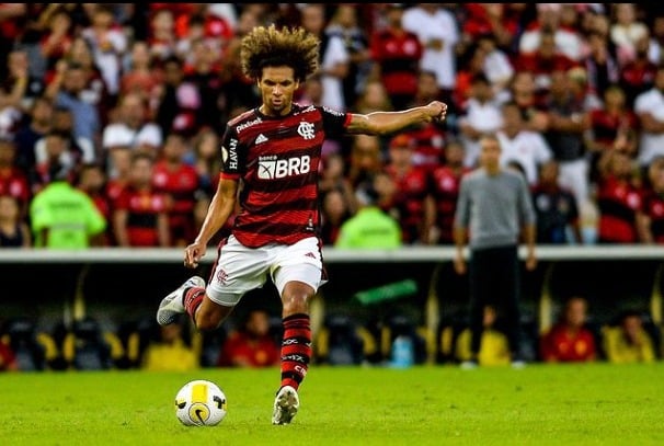 Meia do Flamengo está de saída