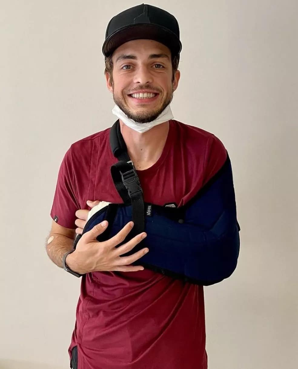 Hyoran passa por cirurgia após sofrer duas fraturas na mão