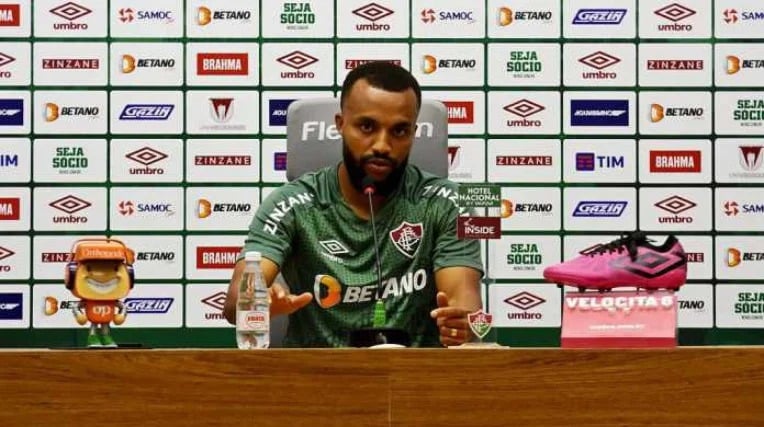 Lateral afirma que Fluminense está na briga pelo Brasileirão