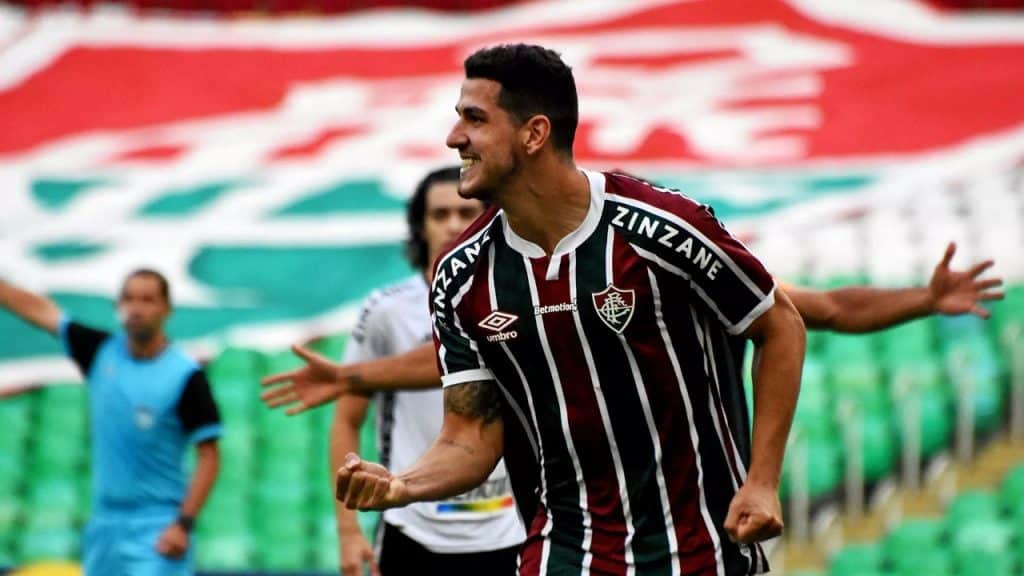 Zagueiro do Fluminense entra na mira do Fenerbahçe