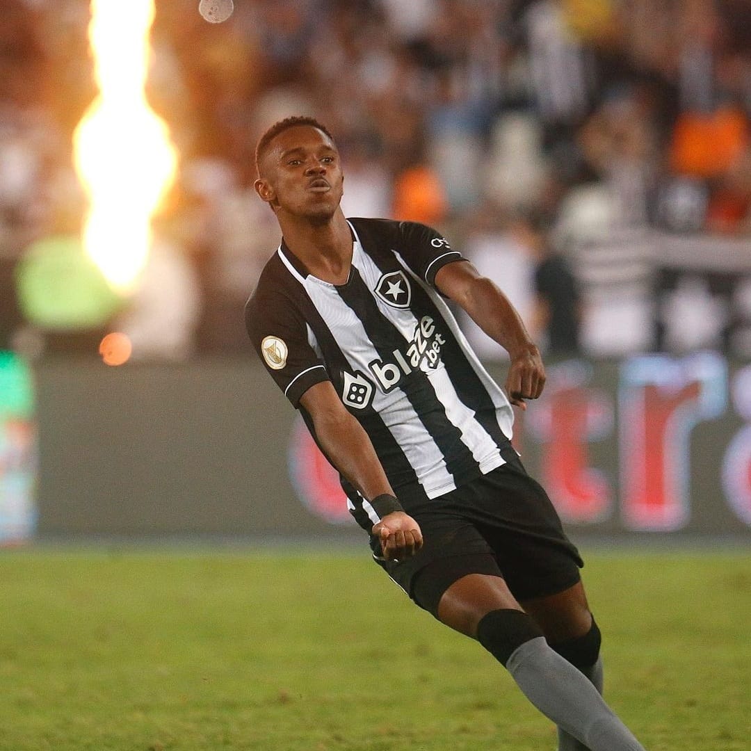 Botafogo vence o Athletico-PR - veja os melhores momentos