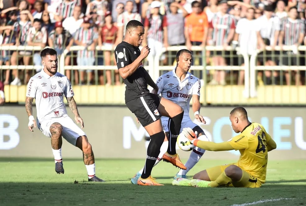 Fluminense vence o RB Bragantino e chega a dez partidas sem perder