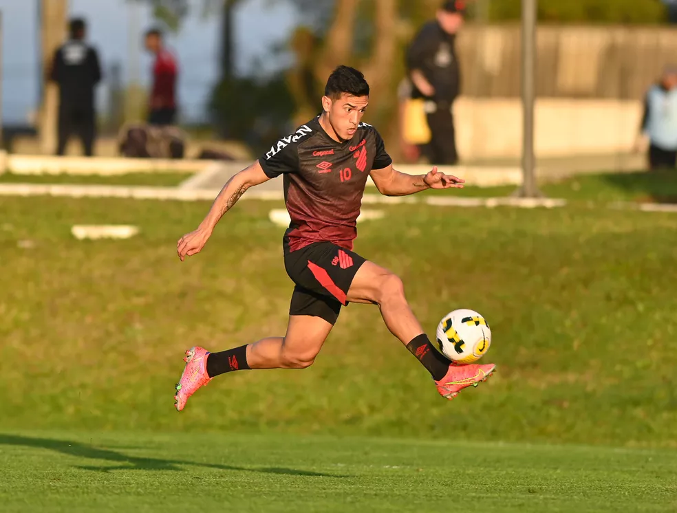 Dupla importante desfalca o Athletico Paranaense