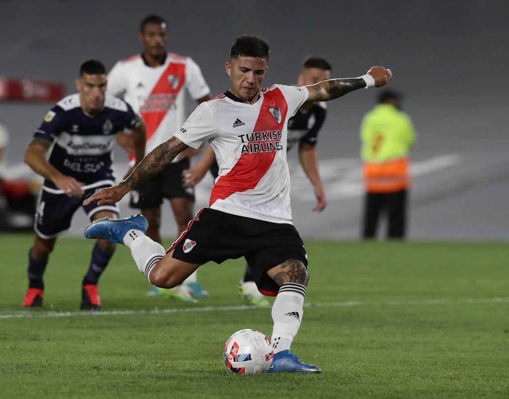 Enzo Fernández se despede do River neste domingo (10) rumo ao Benfica