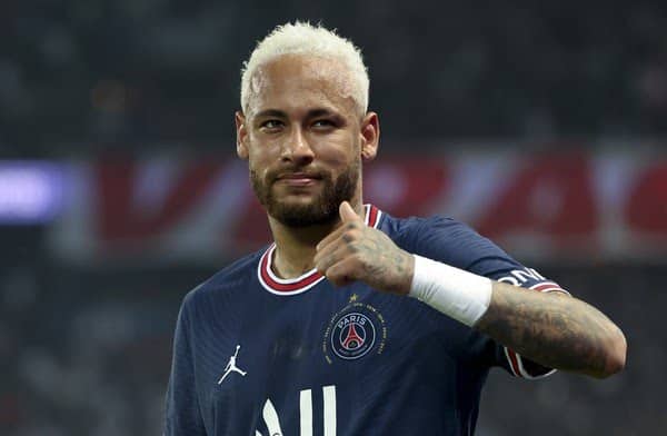 Neymar tem renovação automática com o Paris Saint-Germain até 2027