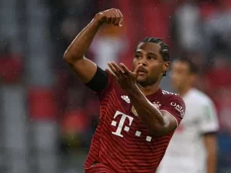 Alvo do Chelsea, Serge Gnabry renova contrato com o Bayern de Munique