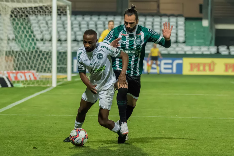 Goiás x Coritiba: onde assistir ao vivo, horário e escalações