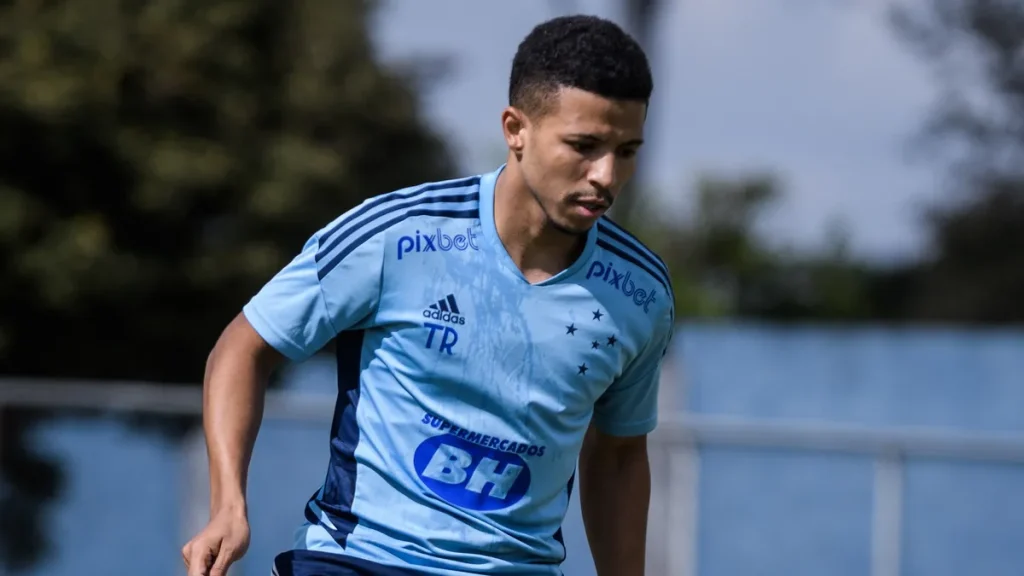 Shakhtar notifica Cruzeiro e pede por retorno de Marquinhos Cipriano