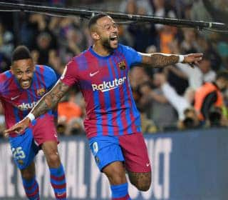 Juventus oferece R$31 milhões por ano para Memphis Depay, do Barcelona