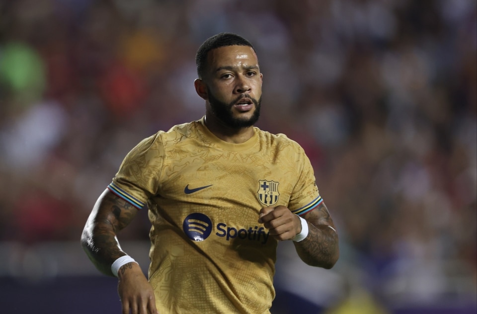 Memphis Depay está ouvindo propostas de outros times e pode deixar o Barcelona