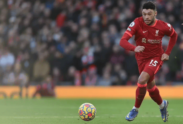 Oxlade-Chamberlain sofre grave lesão e pode ficar de fora da Copa do Mundo