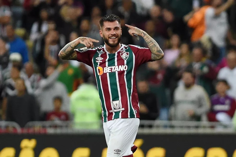Com show de Bigode, Fluminense goleia o Coritiba