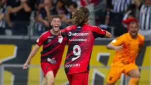 Na noite deste domingo (7), Atlético-MG x Athletico-PR se enfrentaram no Mineirão, em Belo Horizonte. Logo, o Furacão venceu por 3 x 2, em virada surpreendente. Com isso, Cuca ainda não venceu no comando do Galo e time de Felipão continua no G4.