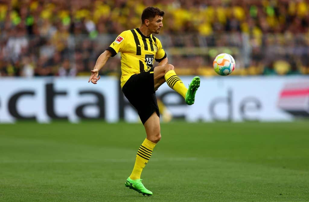 Manchester United prepara oferta para tirar Thomas Meunier do Borussia Dortmund