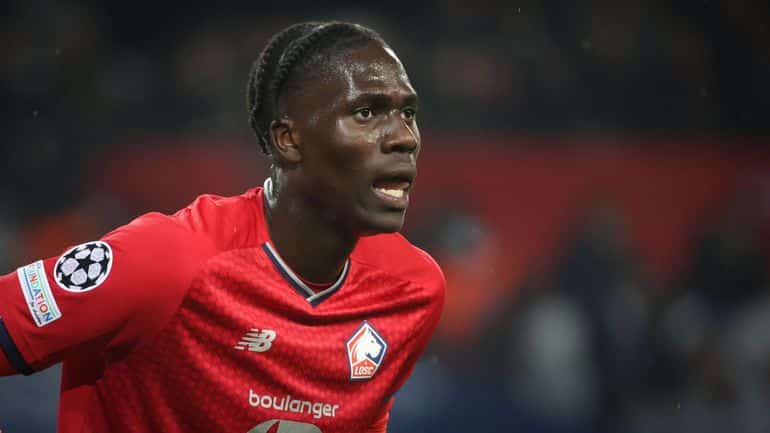 Everton contrata Amadou Onana, ex-jogador do Lille, para reforçar meio-campo