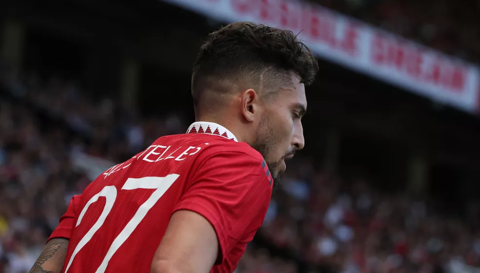 Sevilla contrata lateral-esquerdo ex-Manchester United, Alex Telles