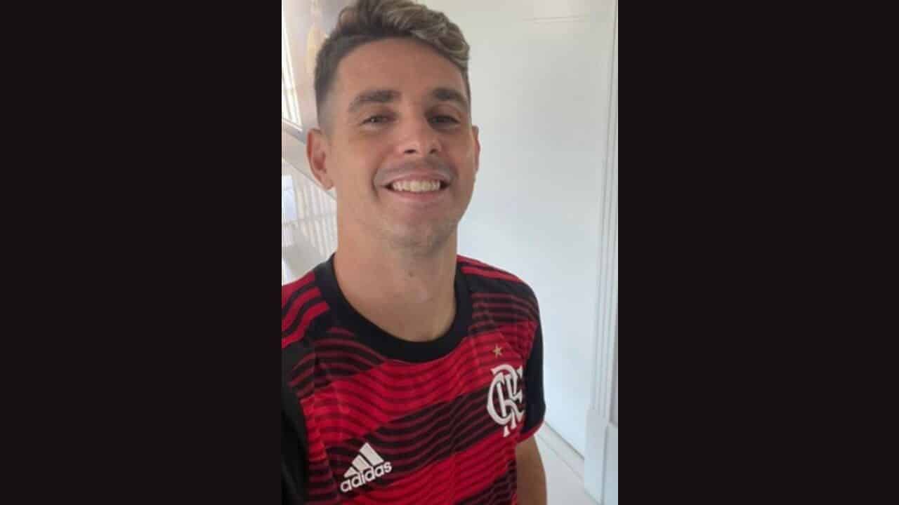 Oscar aparece em foto com a camisa do Flamengo - Foto destaque: Reprodução / Redes Sociais