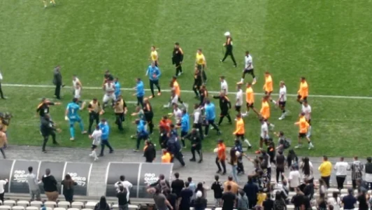 Jogadores de Corinthians e Palmeiras iniciam confusão que acaba com prisões