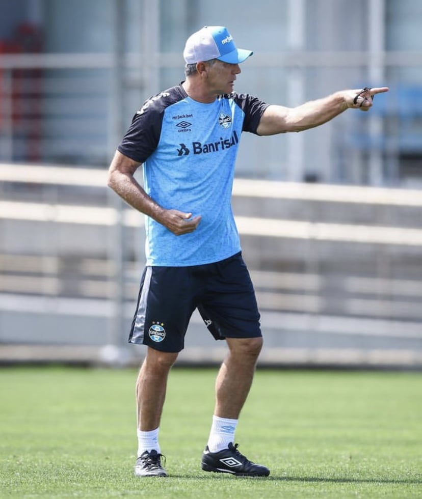 Renato rebate críticas do Grêmio e do ex-técnico gaúcho