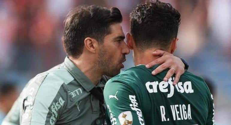 Abel Ferreira desconversa sobre ter Raphael Veiga na Libertadores